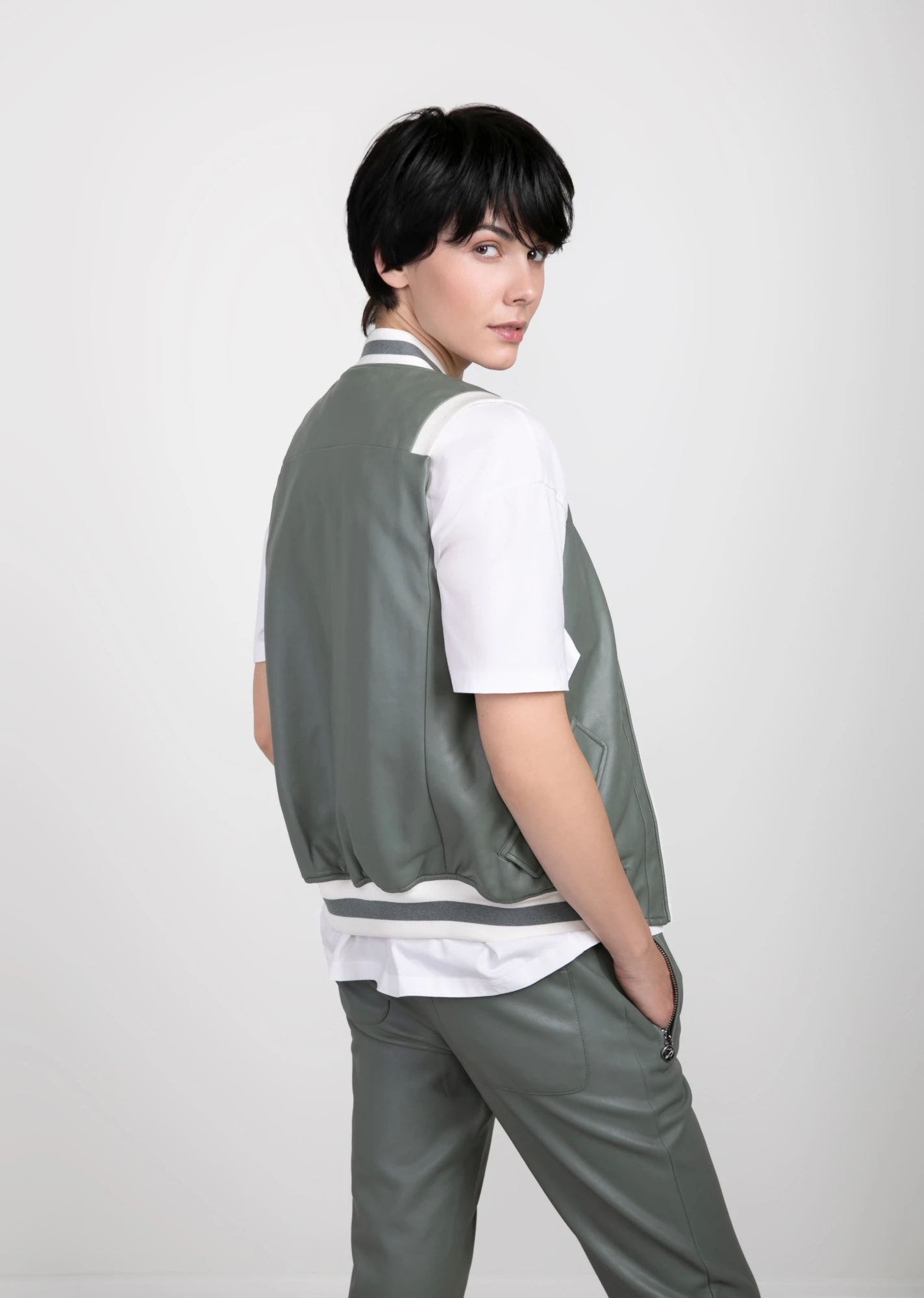 Жилет из экокожи (011NS180009-F0014)