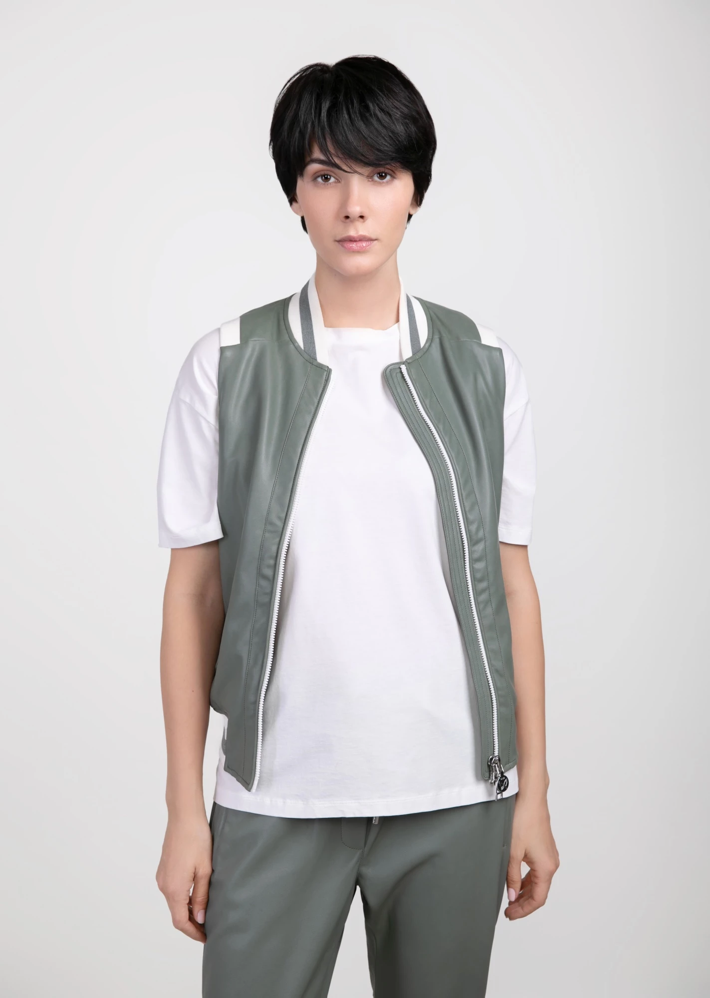 Жилет из экокожи (011NS180009-F0014)