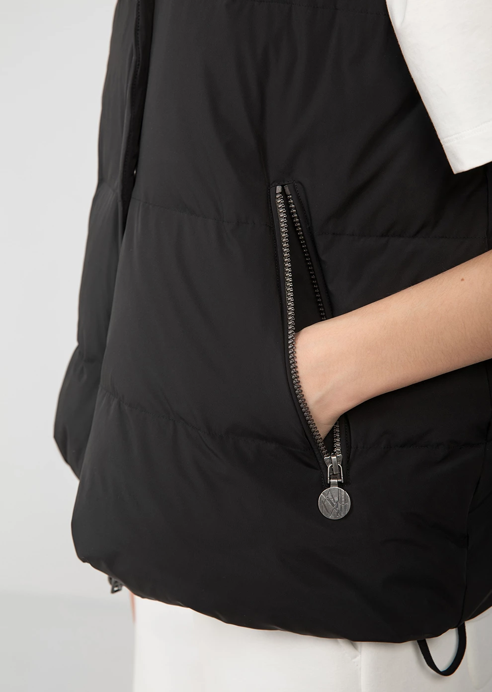 Короткий пуховый жилет (1194OW-0066-OY002)