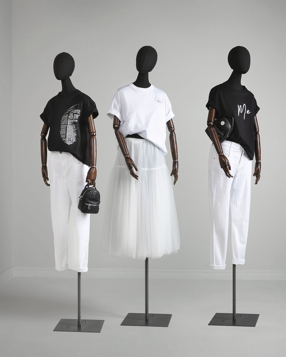От серьезного и строгого до белого и пушистого – гардероб в стиле Black and White